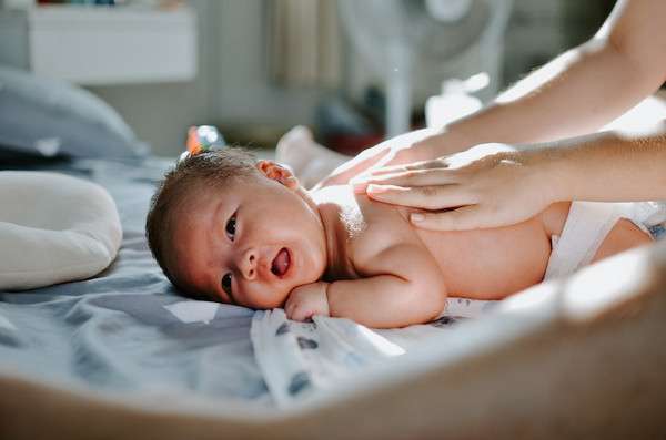 Chăm sóc bé sơ sinh những ngày đầu